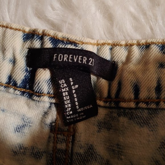 Forever 21 Shorts - Picture 3 of 5
